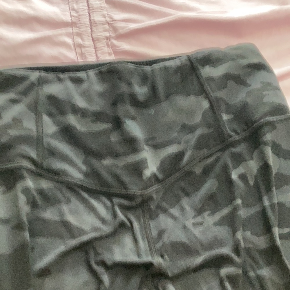 Elation camo M tight EUC - Picture 3 of 5